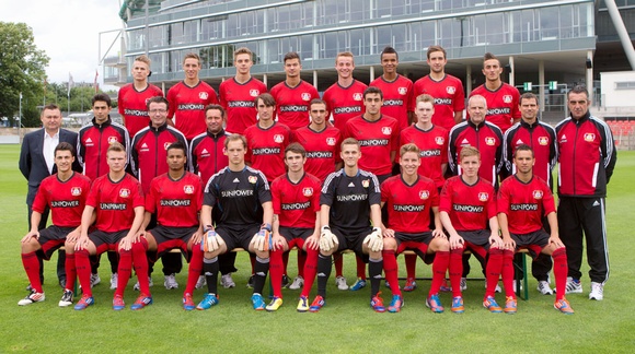 Mannschaftsfoto/Teamfoto von Bayer 04 Leverkusen U23